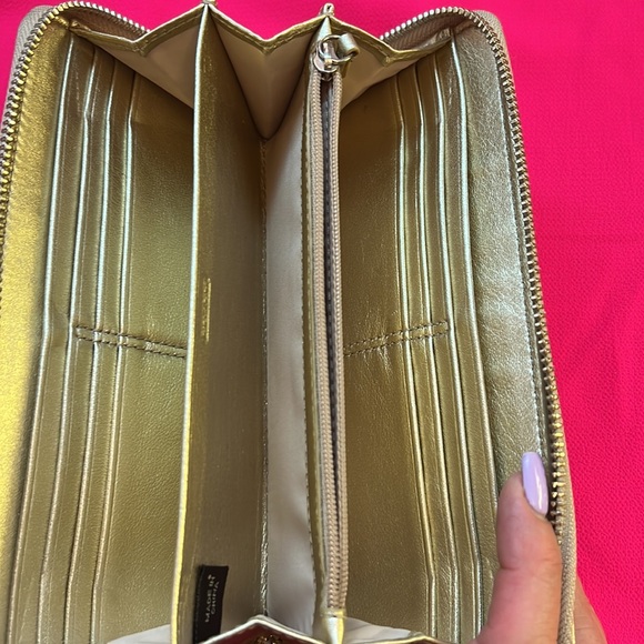 Coach Cream Gold Trim Zip Around Leather Wallet Gently Used Great Condition - Picture 7 of 10